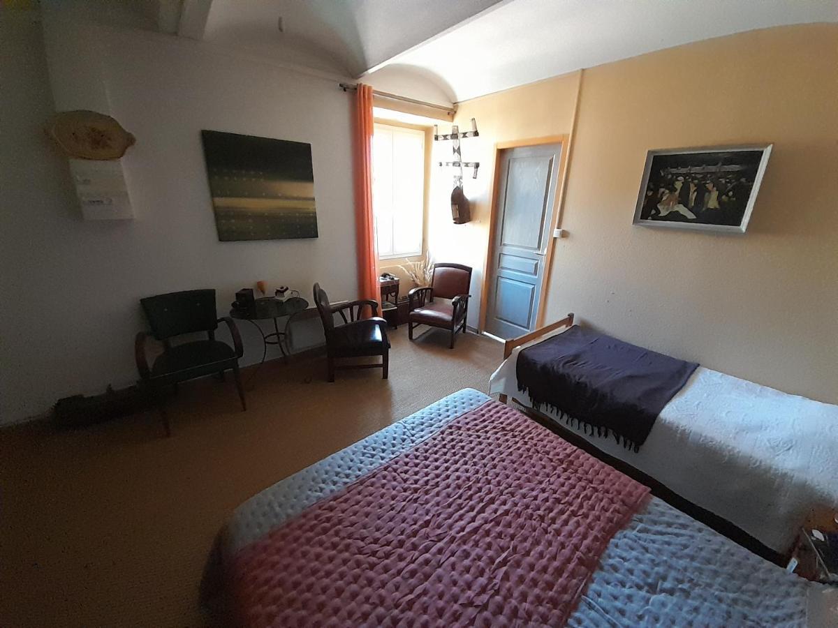 Le Prieure Bed & Breakfast Saint-Florent-sur-Auzonnet Bagian luar foto
