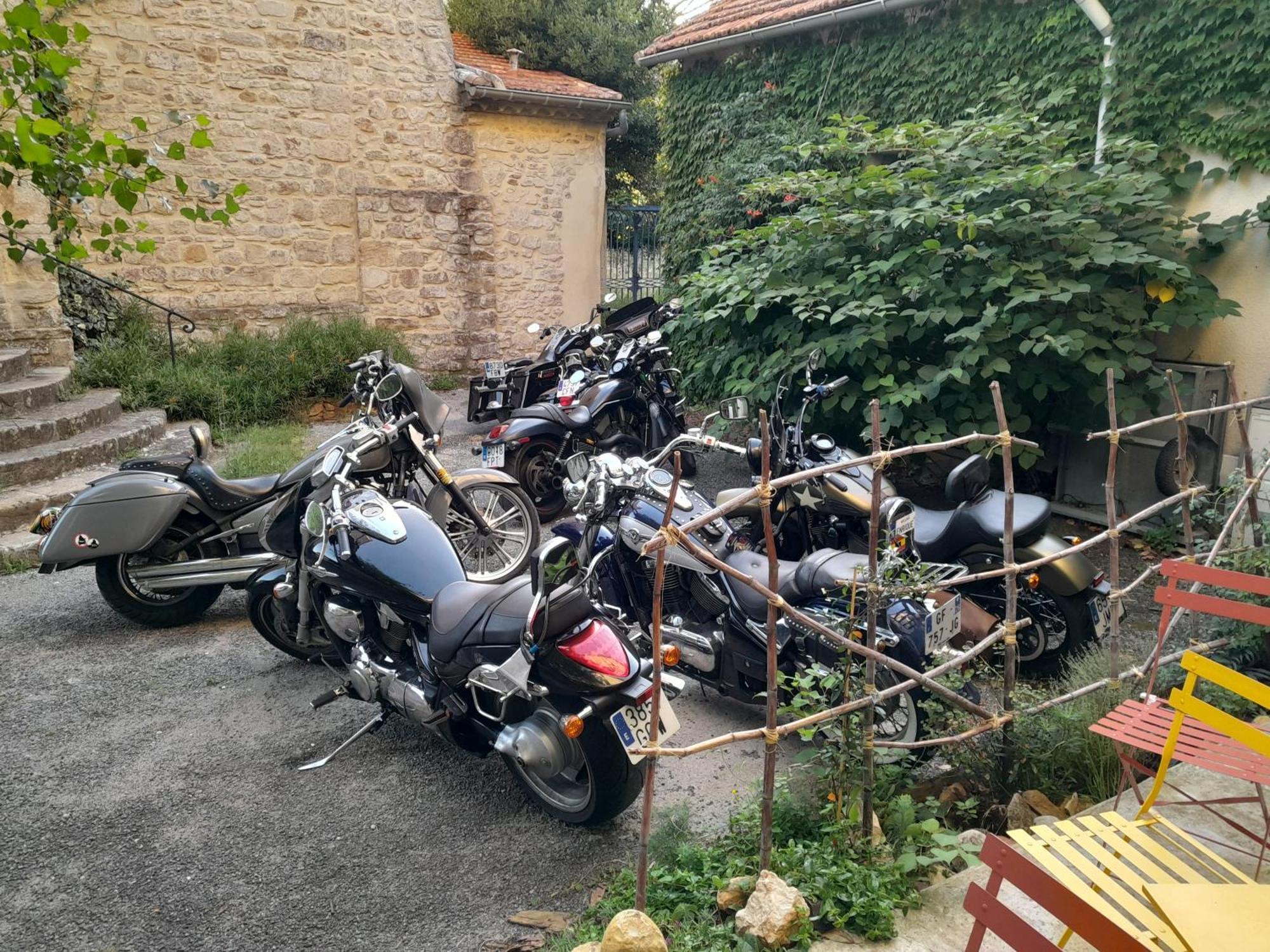 Le Prieure Bed & Breakfast Saint-Florent-sur-Auzonnet Bagian luar foto